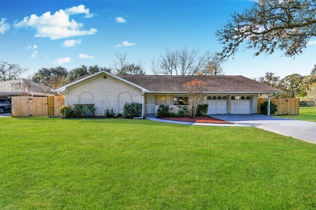 Building Photo - 1504 Holly Cir