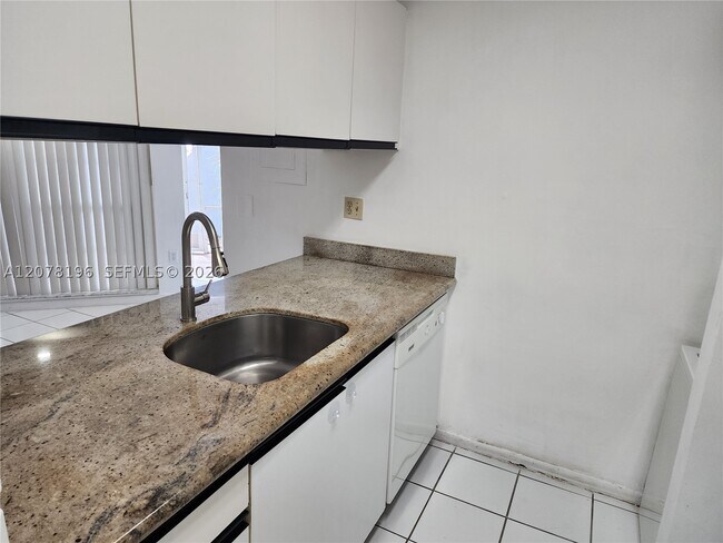 Building Photo - 15615 SW 74th Cir Dr