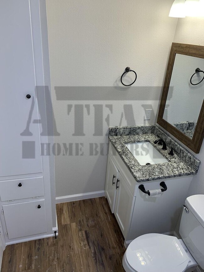 Building Photo - Freshly Remodeled 3 Bed 2 Bath Home!