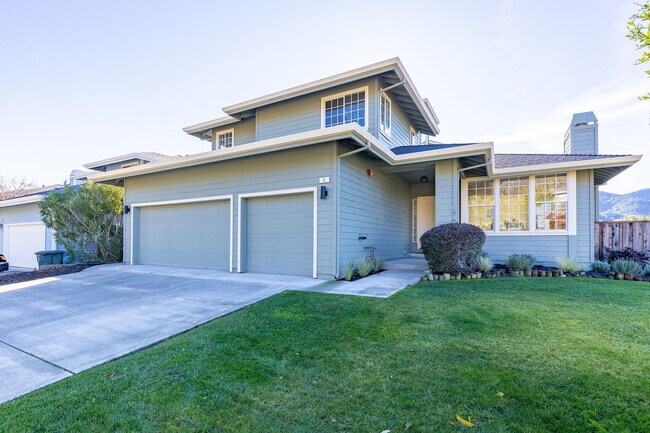 Building Photo - 15 Aaron Dr