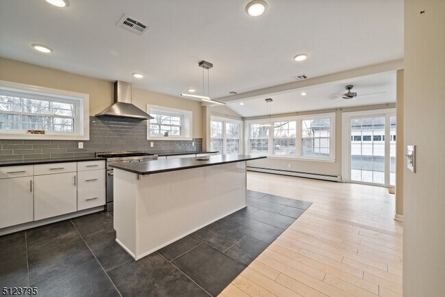 Building Photo - 480 Parkway Dr