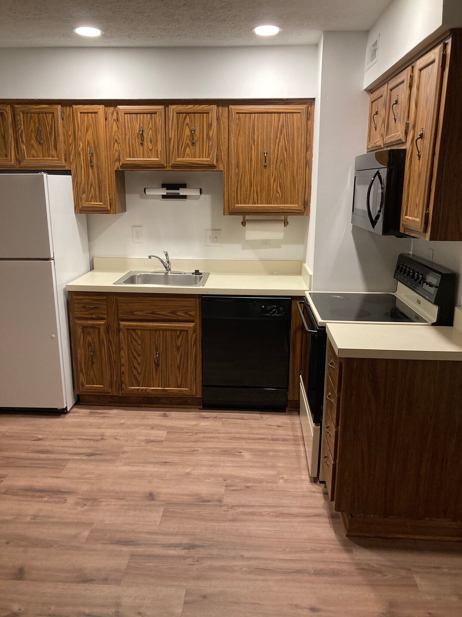 Kitchen - 23 Hedgerow Ln