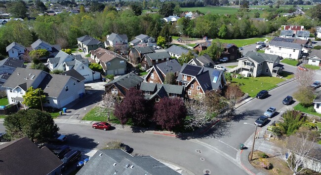 Building Photo - Two Story Custom Home in Arcata!