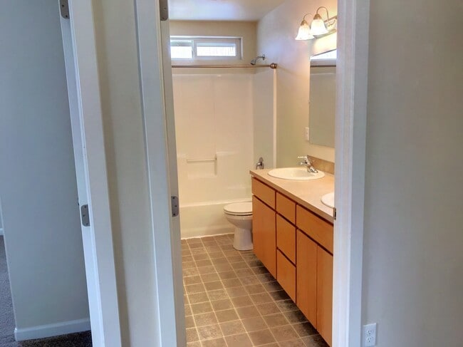 Building Photo - 1030 Alturas Dr