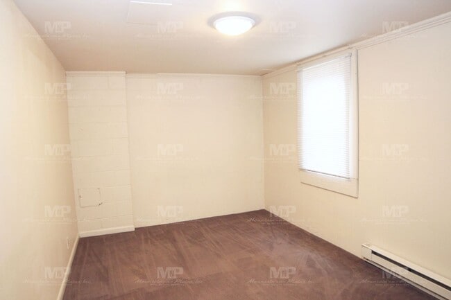 Building Photo - Three Bedroom Duplex Close to CSU!