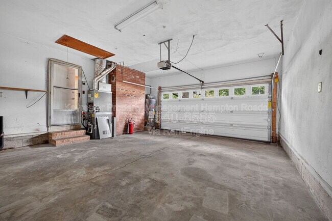 Building Photo - 4503 Leeward Dr
