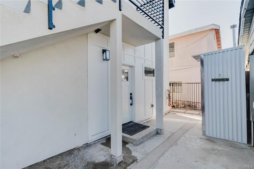 Building Photo - 5732 Willowcrest Ave