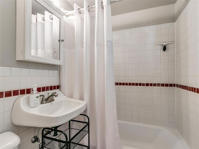 Building Photo - 1223 Monnett Ave