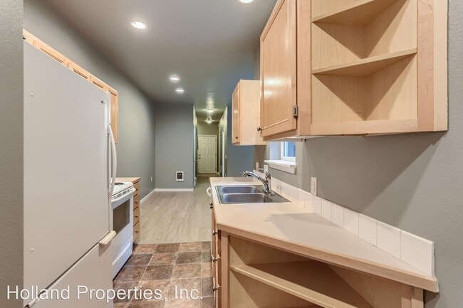 Building Photo - 3 br, 2 bath House - 8131 NE Wilkins St