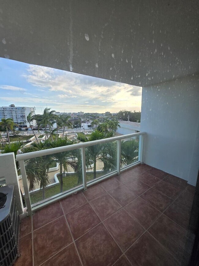 Building Photo - 13499 Biscayne Blvd