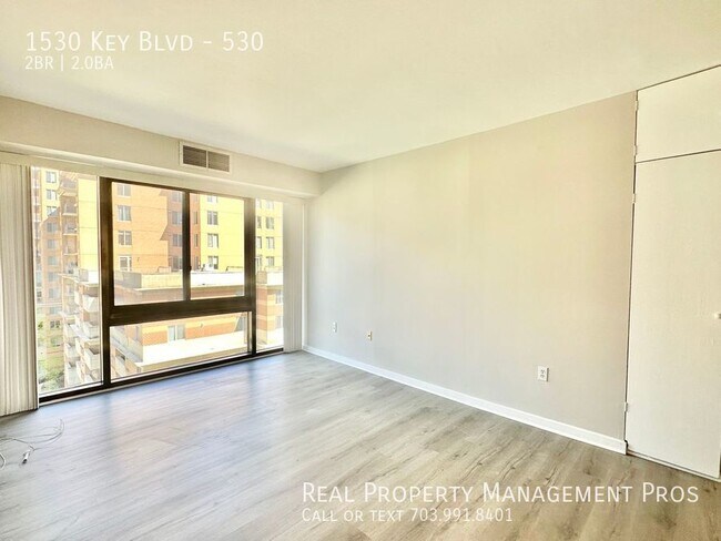 Building Photo - Sun-Drenched Condo-Stunning Views, Walk to...