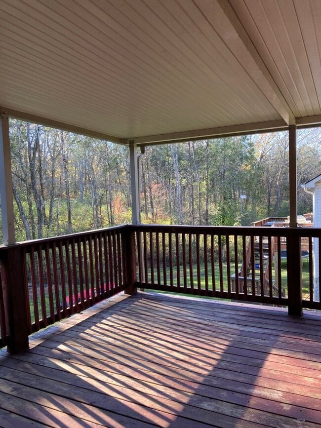 Building Photo - Hickory Highland 3 Bedroom Home No HOA