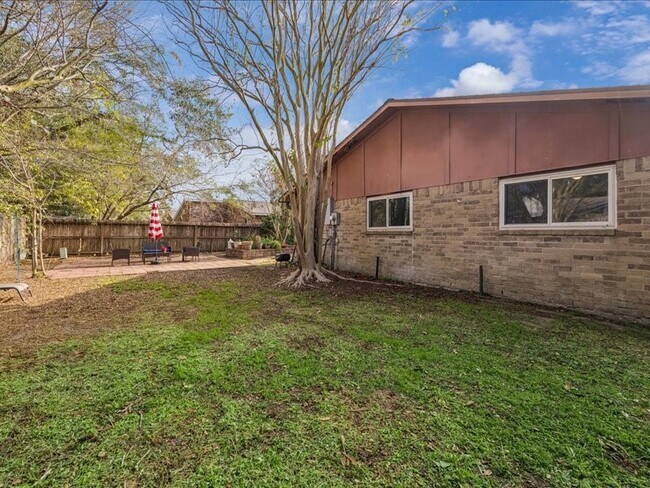Building Photo - 3902 Broken Elm Dr