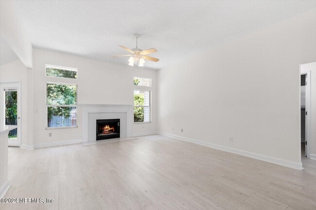 Building Photo - 1722 Branch Vine Dr W