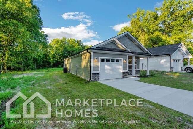 Building Photo - 3910 Standish Dr