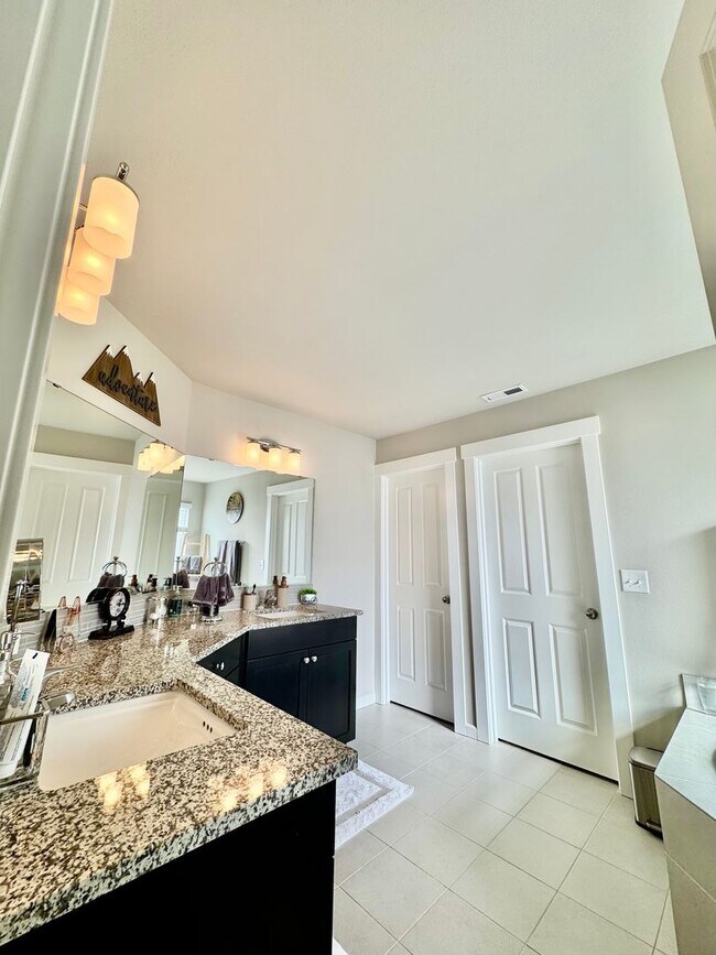 Building Photo - 4 Bedroom Home in Family friendly Cul-de-sac in Maple Valley