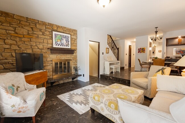 Building Photo - 3191 Sycamore Dr