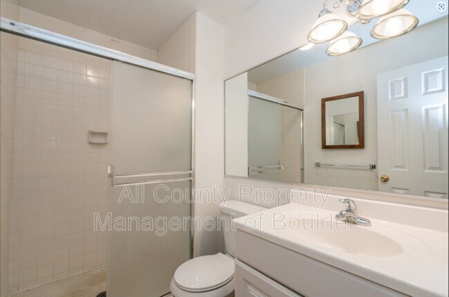 Building Photo - 50 Benthaven Pl