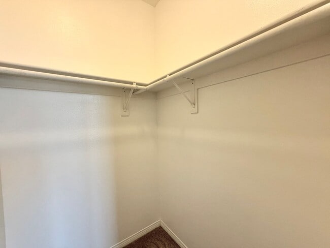 Building Photo - Spacious 5 Bedroom Wolf Creek Home with Balcony, Loft & Secondary Kitchen