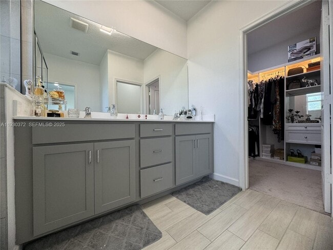 Building Photo - 4862 Navali Dr