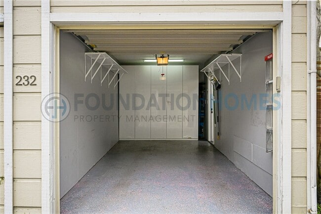Building Photo - 232 Miller Ave