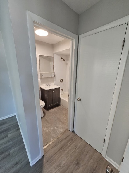 Building Photo - 4855 Elm St