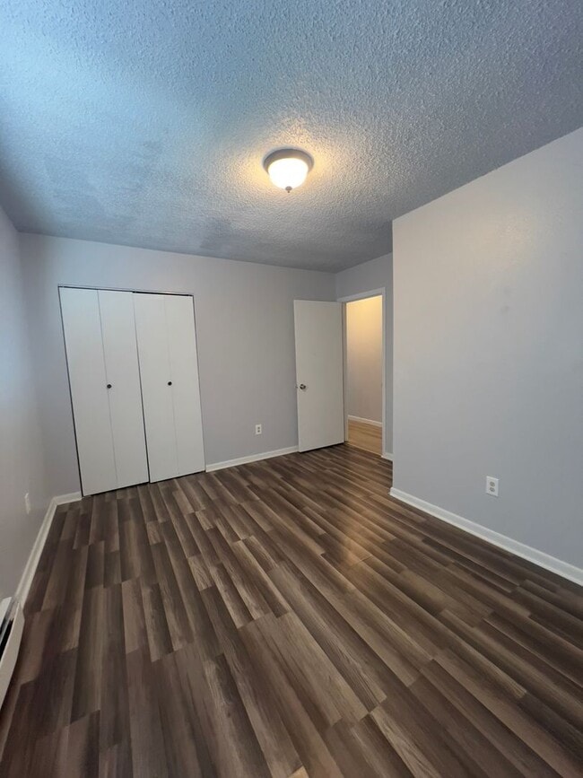 Building Photo - 4 bedroom 1 Bath w/ fenced yard