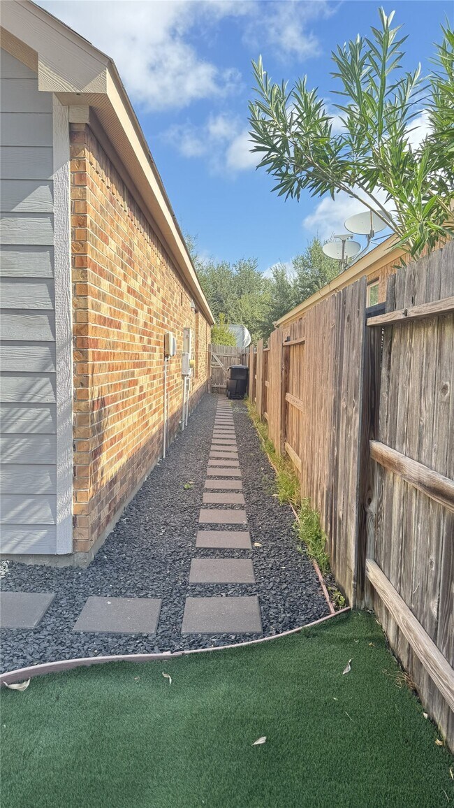 Building Photo - 24023 Buffalo Cove Ln