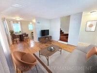 Building Photo - SPACIOUS TWO BEDROOM ONE BATH DUPLEX!! GRE...