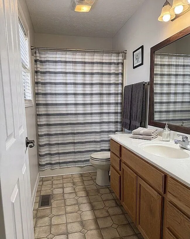 Building Photo - Beautiful 3 Bedroom Home in WL School District