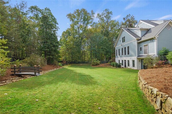 Building Photo - 390 Hembree Rd