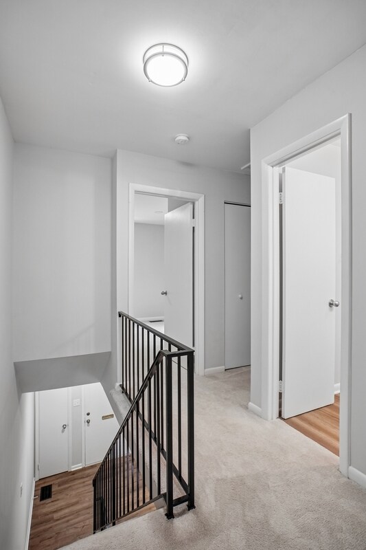 Building Photo - 5128 Cliffhaven Dr