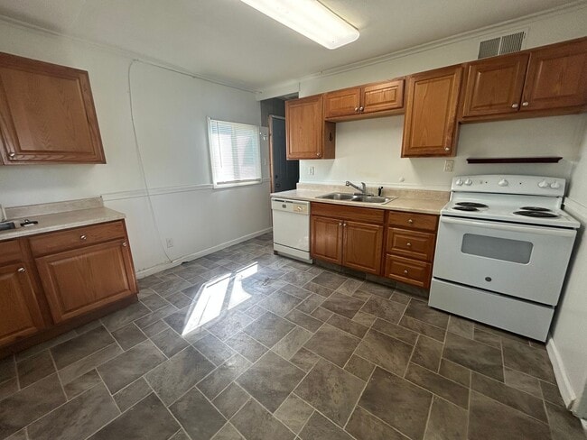 Building Photo - 421 N 35th St