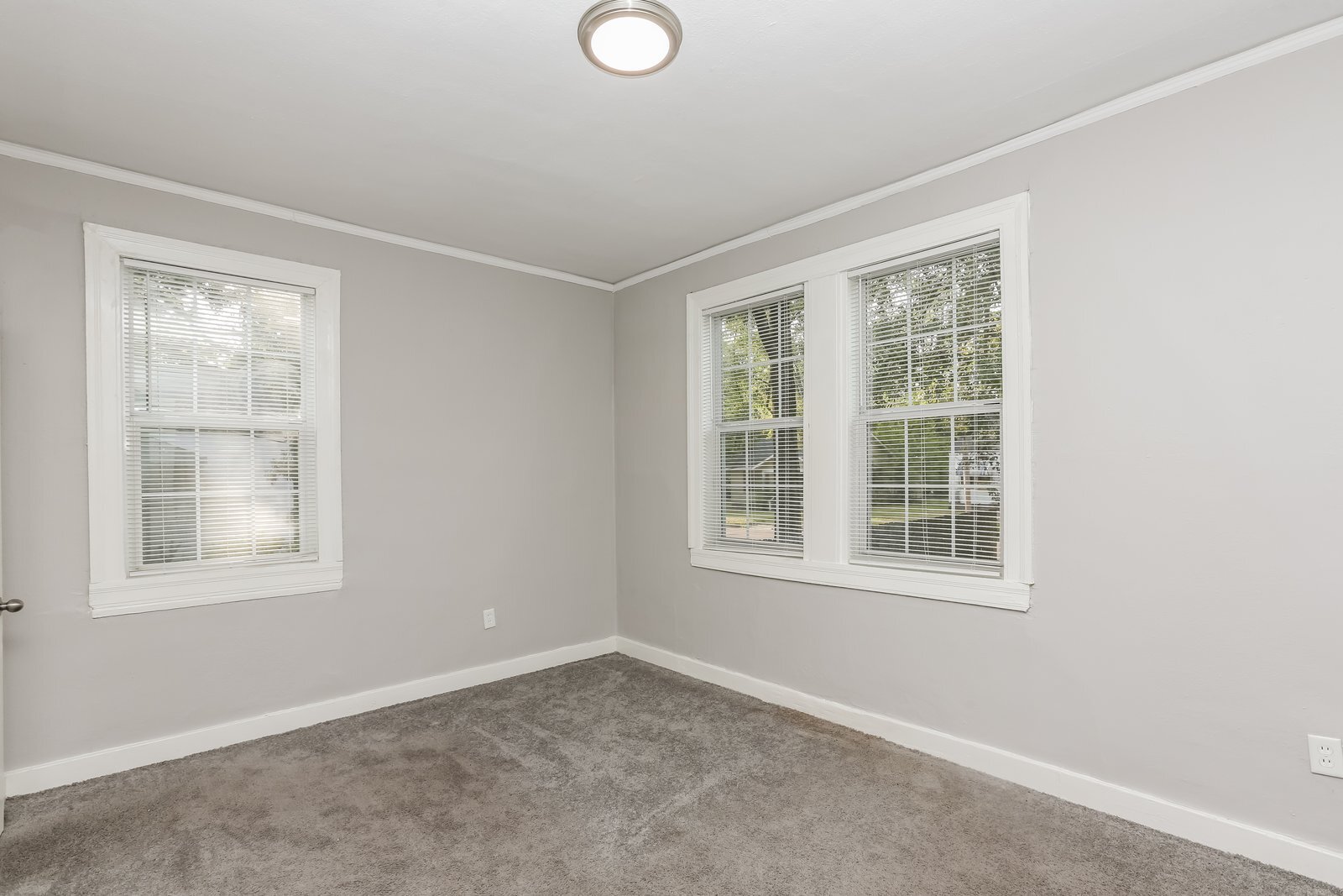 Building Photo - 353 E Ridgeway St