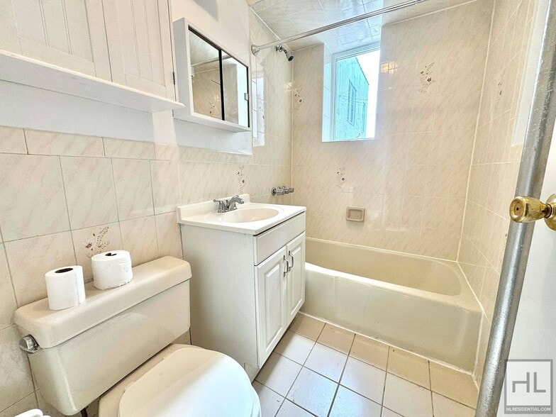 Building Photo - 86 STREET