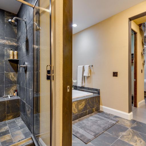 Guest Bathroom - 11441 Allerton Park Dr