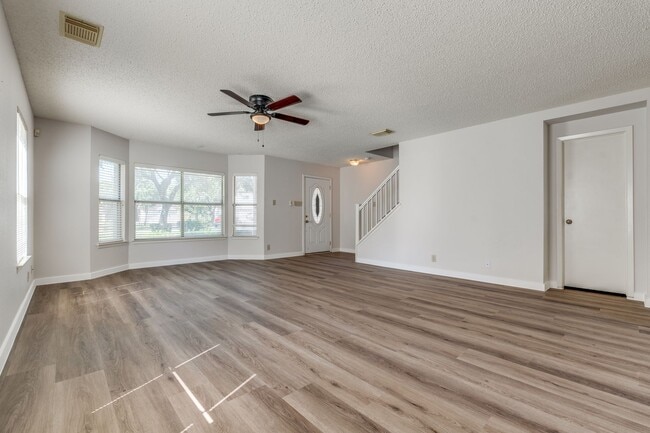 Building Photo - Amazing LOCATION! DeZavala & IH-10 Four Be...