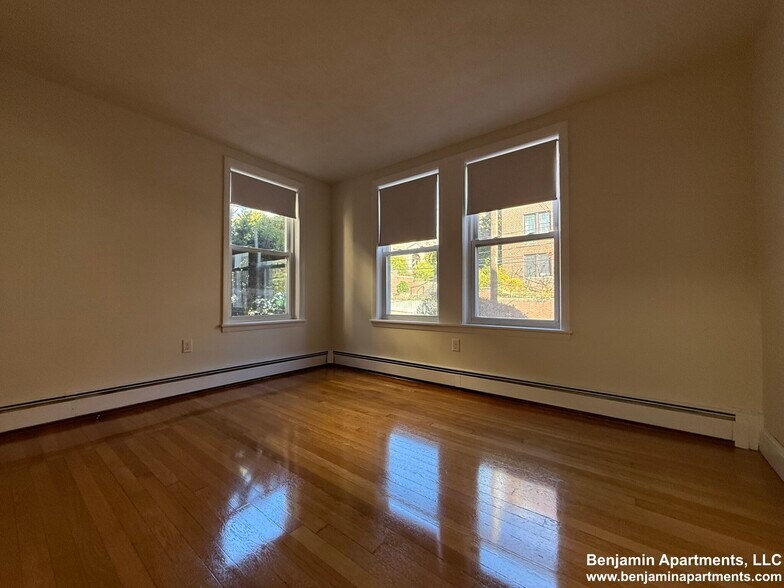 Building Photo - 316 Tappan St