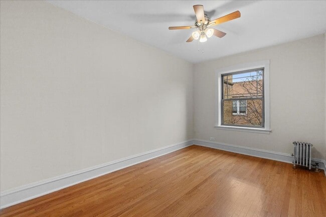 Building Photo - Large One Bedroom in Andersonville