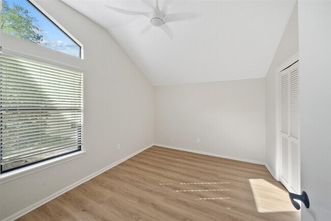 Building Photo - 5 Berrypick Ln