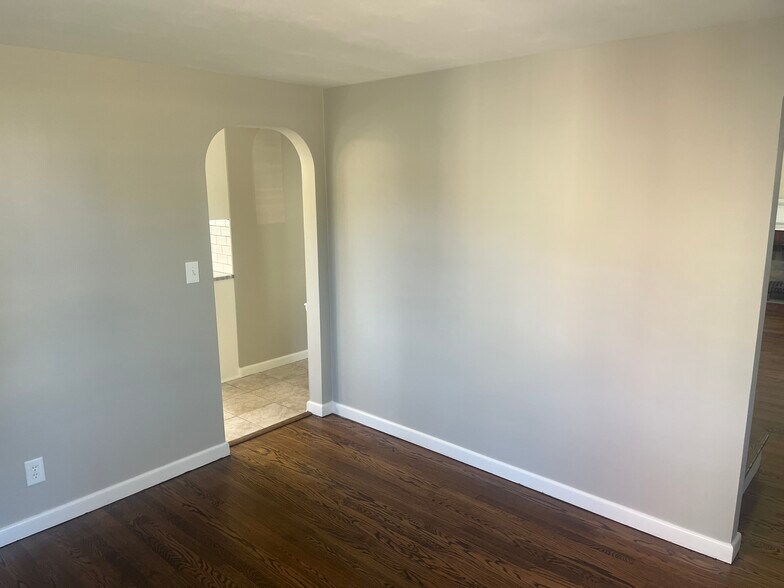 Dining Room - 40 Main St