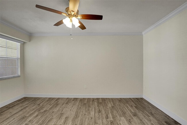 Building Photo - 533 NE 3rd Ave