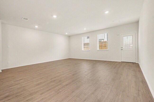 Building Photo - 125 Arbor Dr