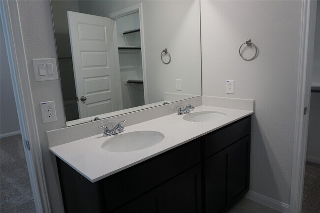 Building Photo - 11893 E Gate Dr