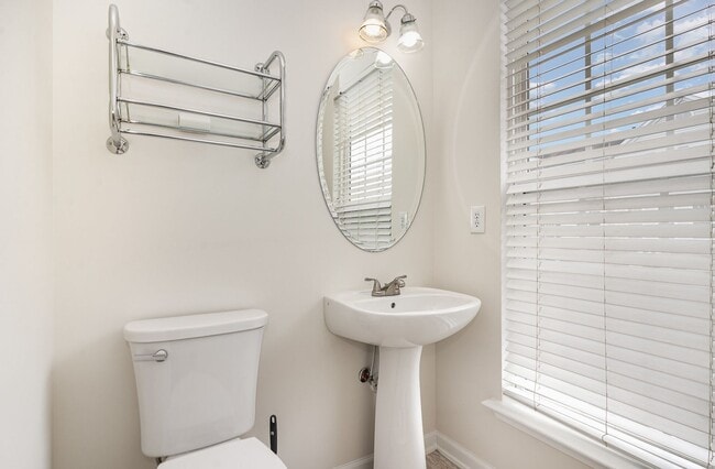 Building Photo - Spacious Townhome in Vibrant Breckenridge ...