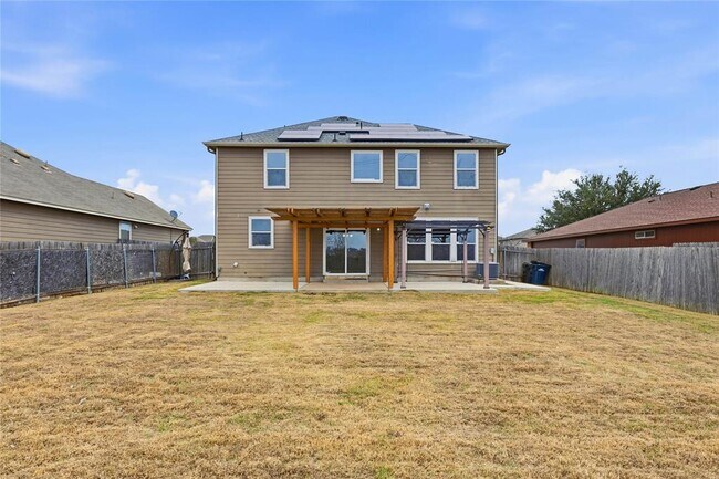 Building Photo - 605 Saul St