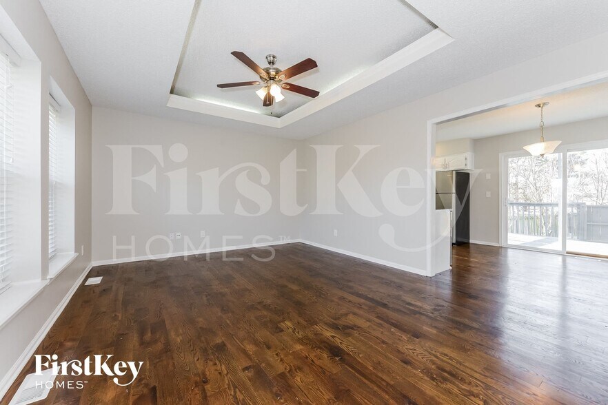 Building Photo - 704 York Dr