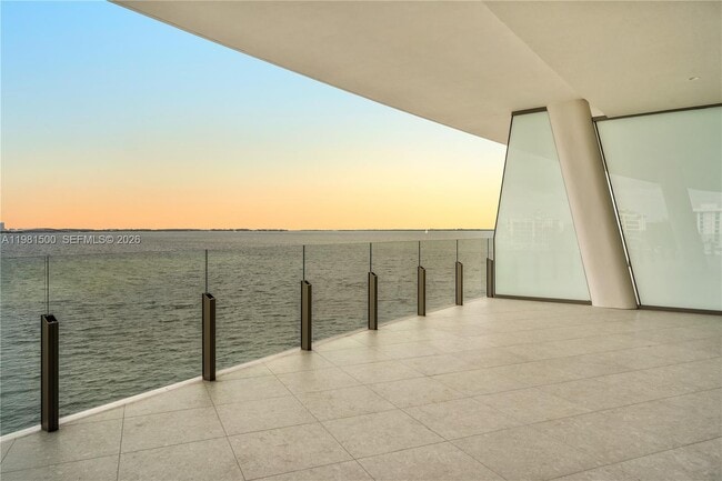 Building Photo - 5 Grove Isle Dr