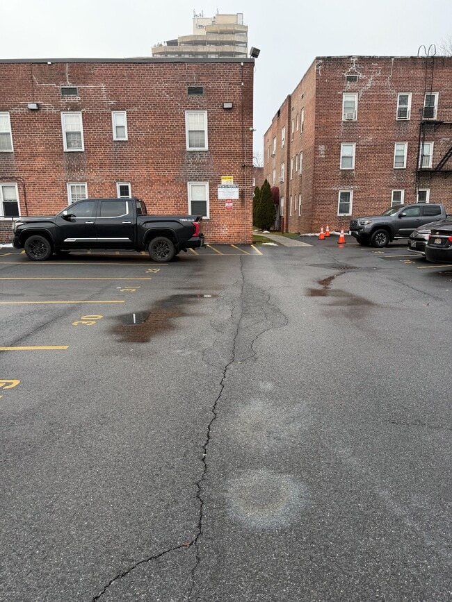 Building Photo - 1549 Central Park Ave