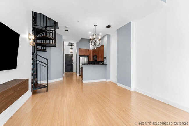 Building Photo - 801 S Olive Ave